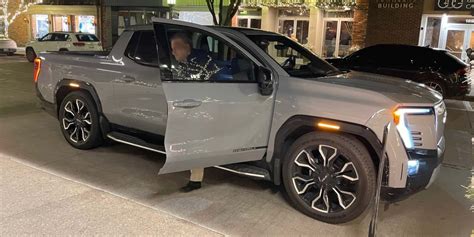 Le Gmc Sierra Ev Denali Fait Sa Premi Re Apparition Publique L T