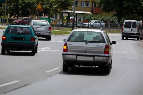 Nie trzeba włączać kierunkowskazu w lewo wjeżdżając na rondo Wyrok