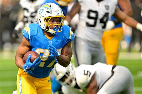 J K Dobbins Runs Wild In His Chargers Debut Yahoo Sports