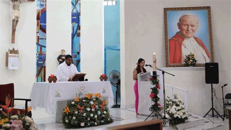 Misa de bienvenida de los alumnos y conmemoración del día de la madre