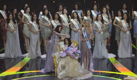 4 Potret Penyematan Mahkota Monica Sembiring Resmi Jadi Miss Indonesia