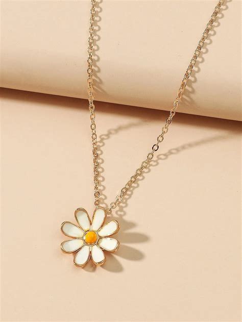 Daisy Pendant Necklace