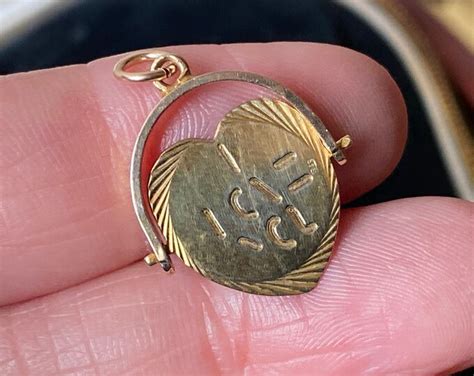 Fabulous Unusual Vintage 375 9ct Gold Heart Shaped I Love You Spinner