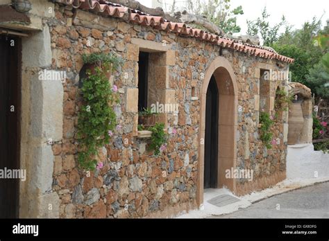 Traditional Greek house Stock Photo - Alamy