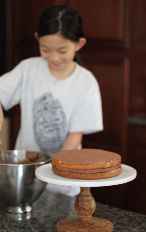 Naked Vanilla Cake With Chocolate Mousse Love Your Abode
