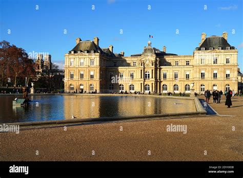 PARIS FRANKREICH 17 DEZ 2020 Blick auf das Gebäude des französischen