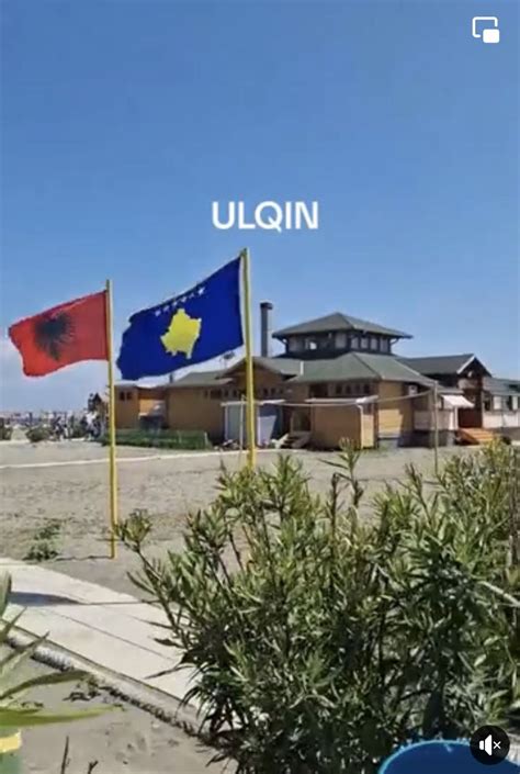 Drugi Pi U Iji Je Na Ulcinj Na Pla I Vijore Zastave Albanije I