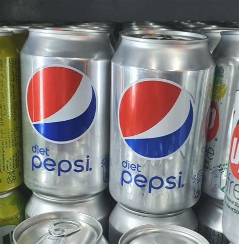 Pepsi Zero vs Diet Pepsi: Uncovering the Differences