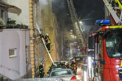 Brand In Wuppertal Wohnhaus Geht In Flammen Auf