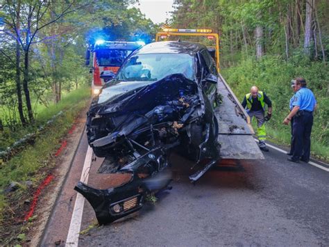 Frontalcrash nach Ausweichmanöver bei Arnstadt Fahrer flüchtet vom