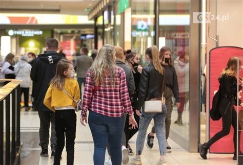 Obostrzenia dalej pozostają Zobacz które restrykcje obowiązują do