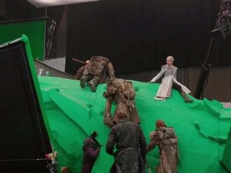 Emilia Clarke shared a behind-the-scenes photo of what riding a dragon ...