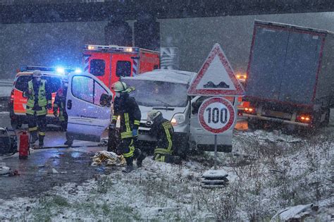 Unfall A44 Düsseldorf Ein Toter drei Schwerverletzte bei Verkehrsunfall