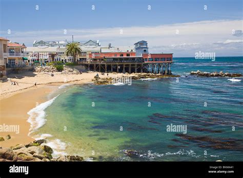 Histórico Cannery Row De Compras Restaurantes Y La Zona De Entretenimiento De Monterey