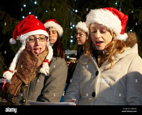 Carol Singers Hi Res Stock Photography And Images Alamy