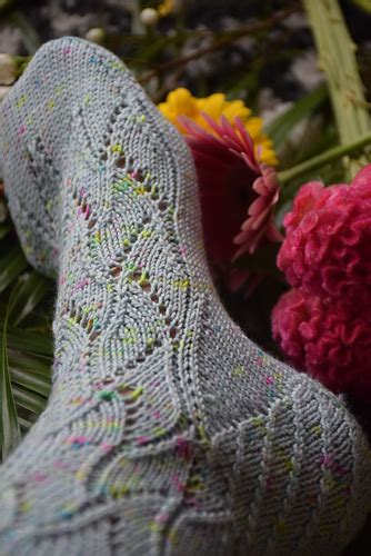 Ravelry chaussettes Célébration pattern by Lysandre Hourdin