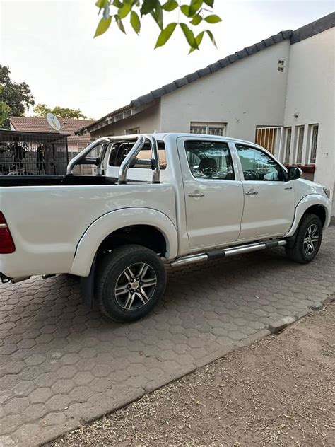 Toyota Hilux Automatic 4×4 Double Cab Pick Up Truck For Sale Savemari