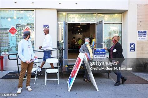 Early Voting New York Photos And Premium High Res Pictures Getty Images