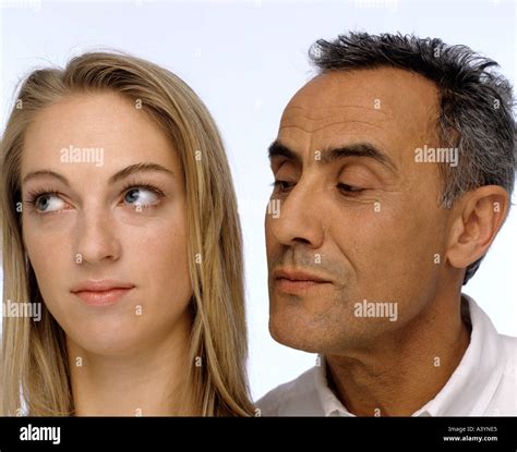 Homme Mature Et Jeune Femme L Accouplement Photo Stock Alamy