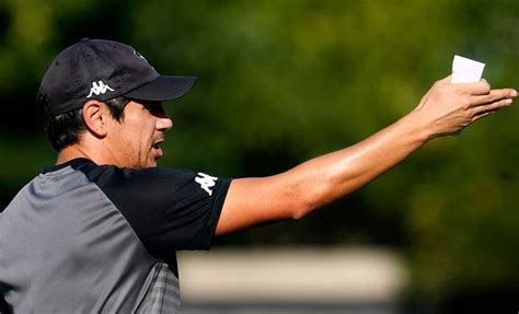 Interino celebra vitória do Botafogo após saída do técnico Enderson