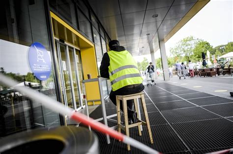 Corona in Düsseldorf Ikea ohne Warteschlange und ohne Hot Dogs und