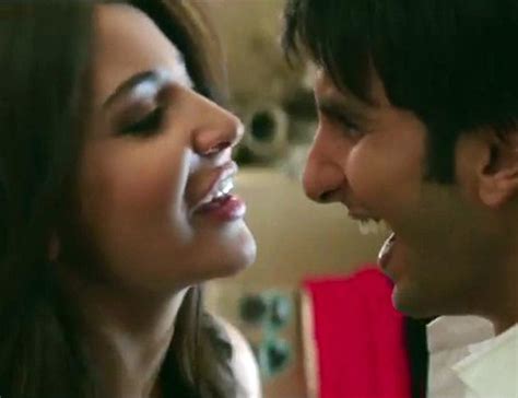 Dil Dhadakne Do Ranveer Anushka Sway To The Music Of Love In Pehli