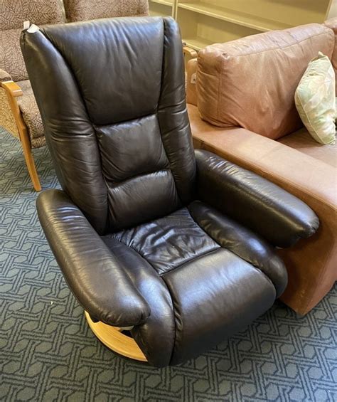 LEATHER RECLINING CHAIR Southgate Auction Rooms