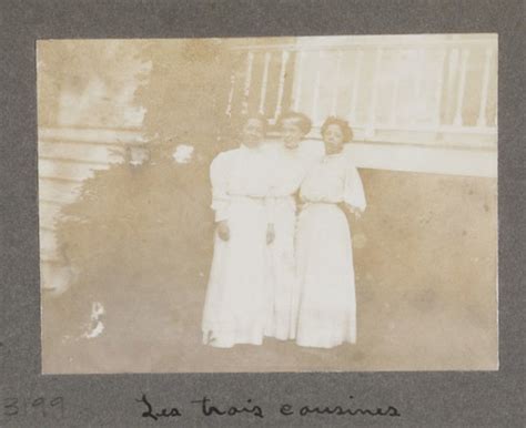 Portrait De Femmes D Un Album De Famille Amateur Inconnu