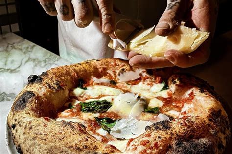 Una pizza napoletana si riconferma la migliore degli USA qual è e