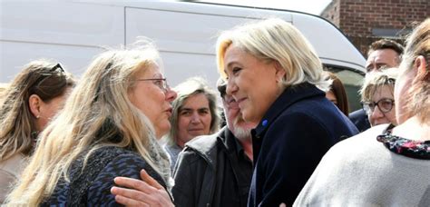 Le Pen Repart En Campagne Se Posant En Challenger De Macron