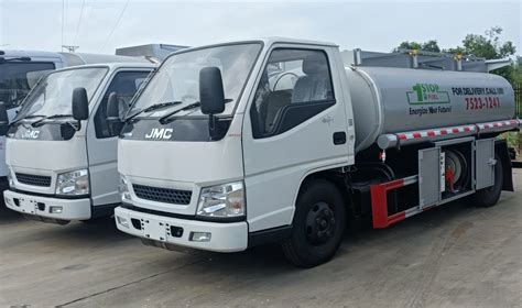 Jmc 4X2 Right Hand Drive Rhd LHD 3000 Liter Fuel Transfer Truck With