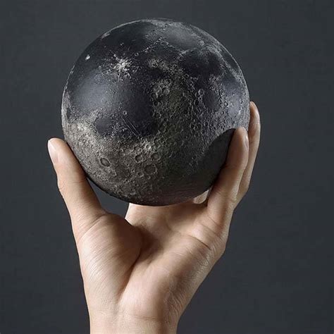 Lunar Pro 120mm 3D Model of the Moon | Gadgetsin