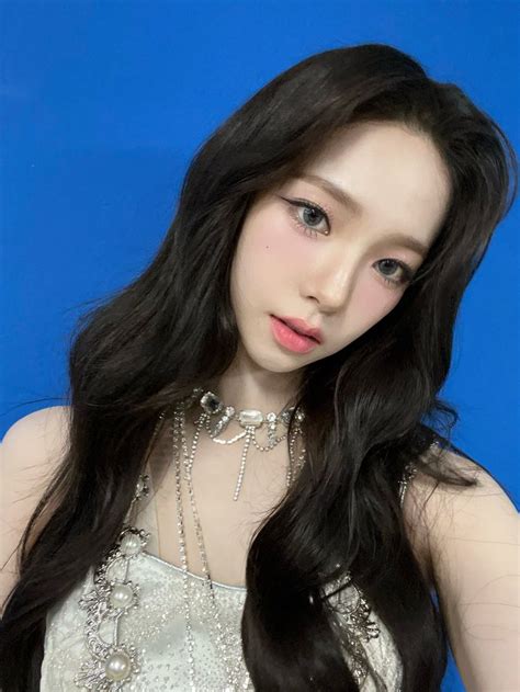 aespa KARINA 에스파 카리나 on Twitter: "[지민이💙] 마이이잉 땡뀨🤍🫶🏻 #KARINA #카리나 #カリナ ...