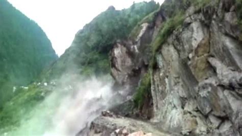 Caught On Camera Landslide Blocks Gangotri Highway Hindustan Times