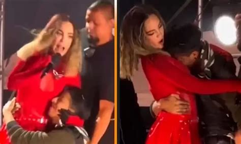 Belinda sufrió incómodo momento con un fanático en pleno concierto