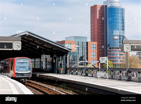 Hamburg Red Unmanned U Bahn Subway Train Rail Baumwall Station On