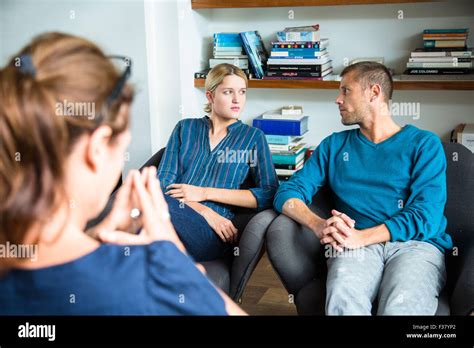 Dialog hi-res stock photography and images - Alamy