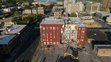 Davenport Iowa Building Collapse Son Of Missing Branden Colvin