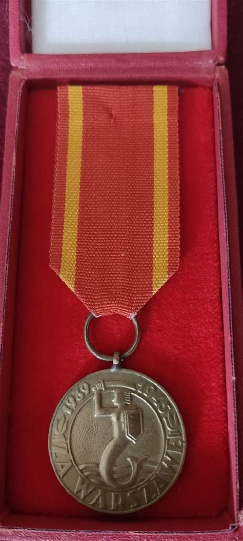 Medal Za Wyzwolenie Warszawy 1939 1945 Niska Cena Na Allegro Pl