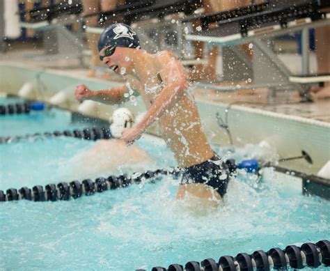 Men S Swimming And Diving Varsity Athletics Carleton College