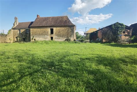 Ferme à rénover entièrement 4000m² de terrain et vue panoramique