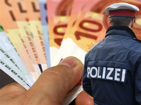 Falscher Polizist betrog 78 Jährige um 30 000 Euro Bezau VOL AT