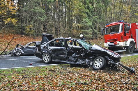 Fahrer bei heftigem Zusammenstoß leicht verletzt N LAND