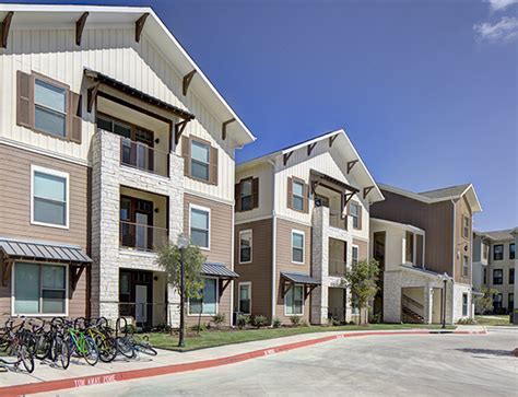 College Apartments in College Station | College Student Apartments