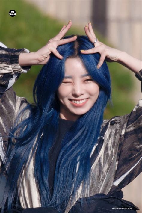 Wheein With Blue Hair And Eyebrows R Mamamoo