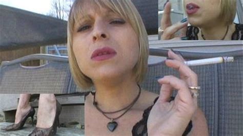 Lee Smokes Outside Southern Smoking Women Clips4sale