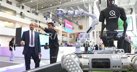 Exhibition Of Modern Innovations A Close Up Of A Robotic Arm At The