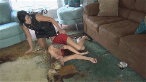 LEGGY BLONDE BIMBO MEETS THE ITALIAN STEP MOMMA WITH BELLA LOVEZ Mp4 MILF GiGi S Bondage