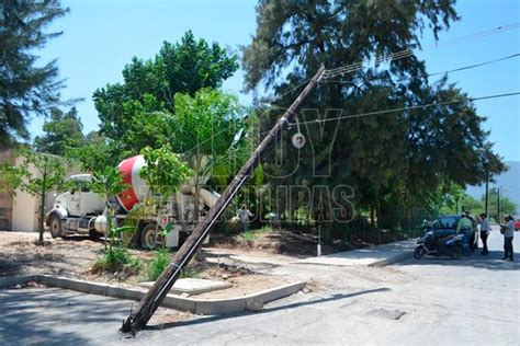 Hoy Tamaulipas En Ciudad Victoria Conductor De Camion Derriba Cables