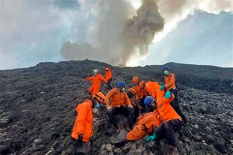 Tote Bergsteiger Nach Vulkanausbruch Auf Sumatra Panorama Badische